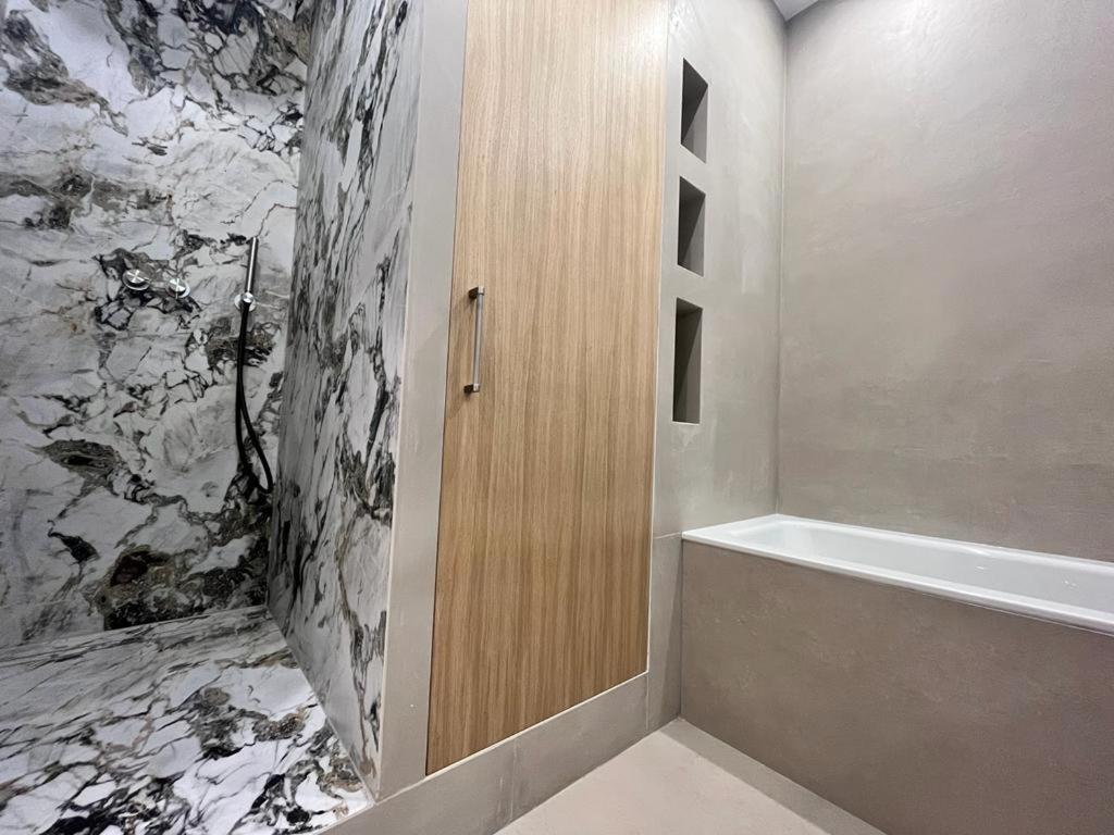 Design Pour 6 Personnes Pantheon Apartment *