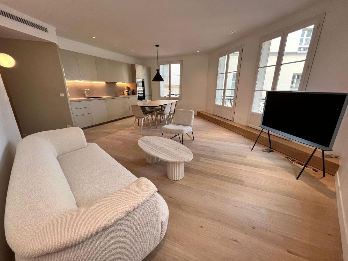Design Pour 6 Personnes Pantheon * Paris