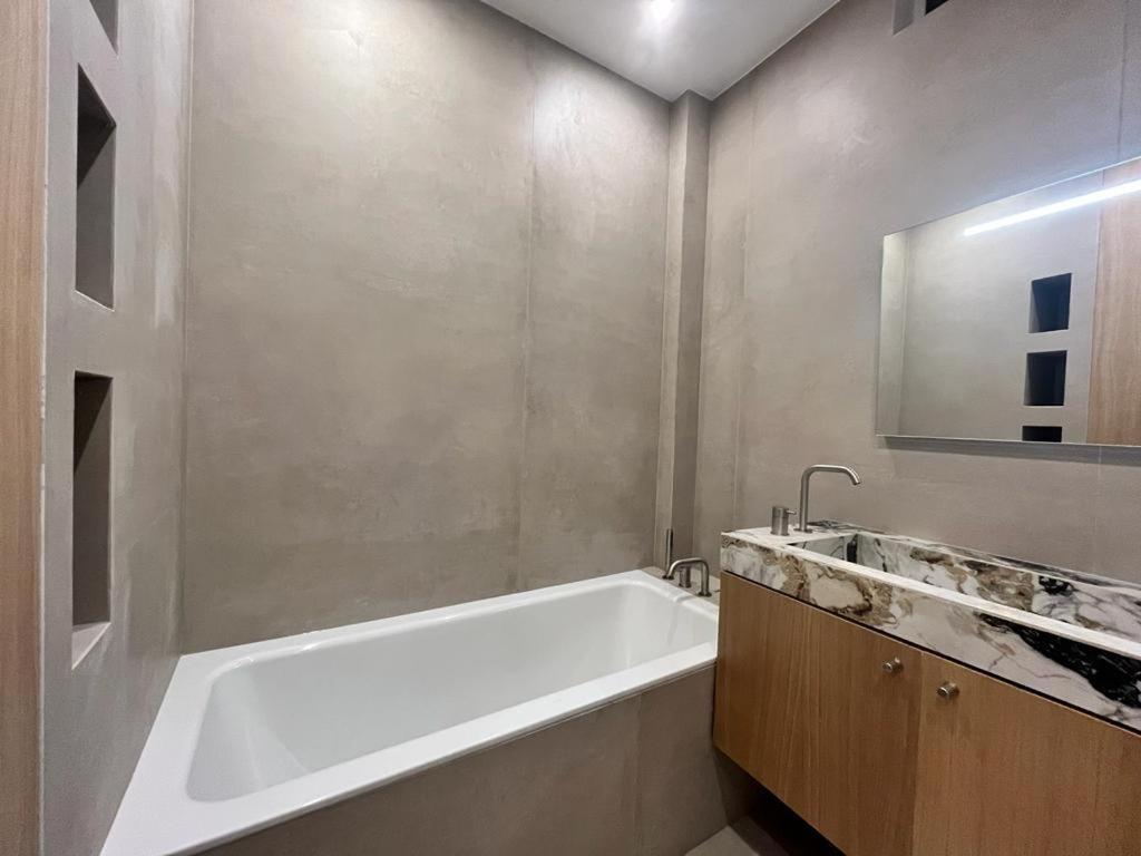 Design Pour 6 Personnes Pantheon * Paris